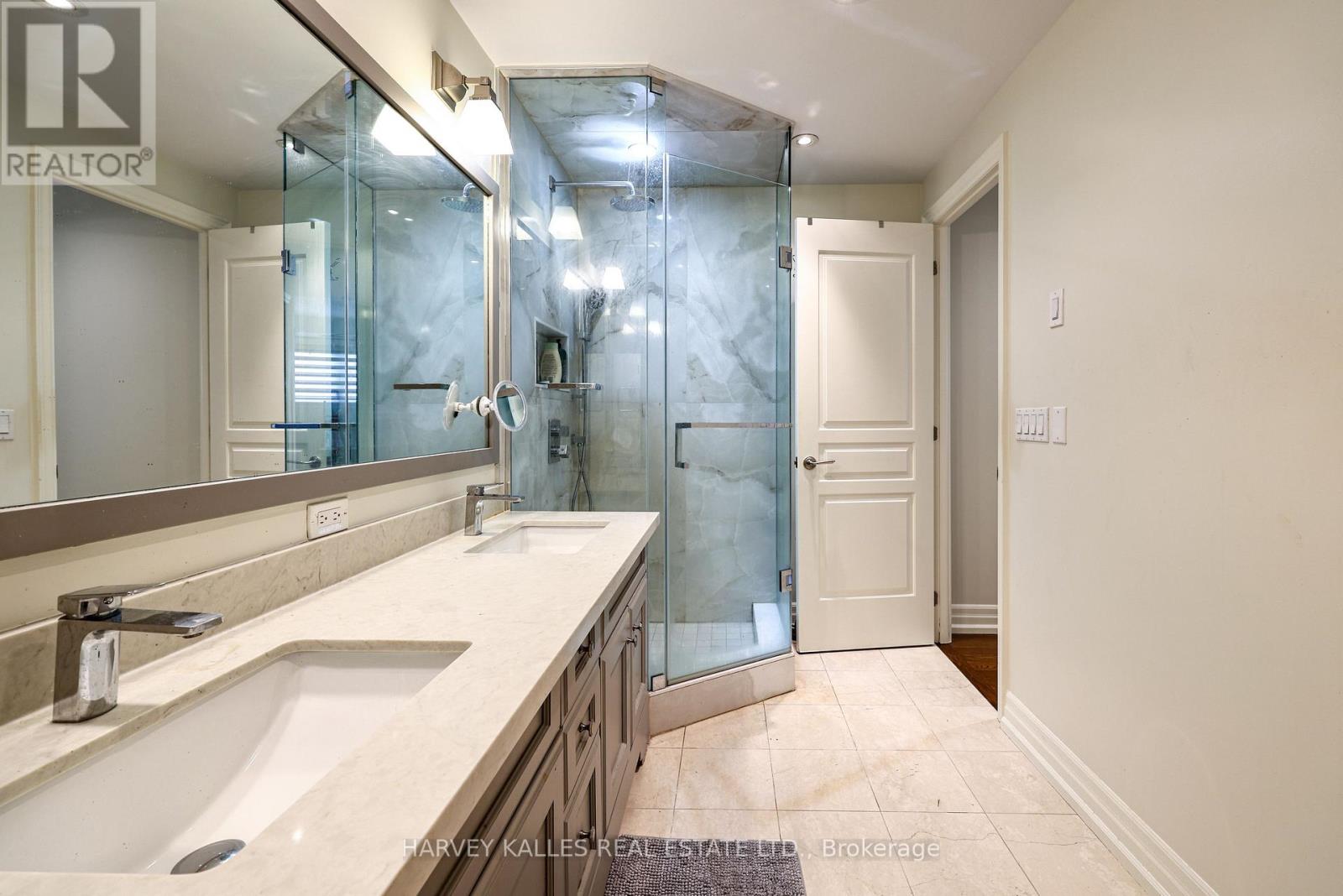 TH9 - 21 BURKEBROOK PLACE