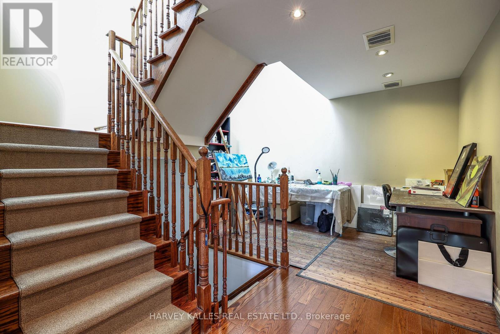 TH9 - 21 BURKEBROOK PLACE