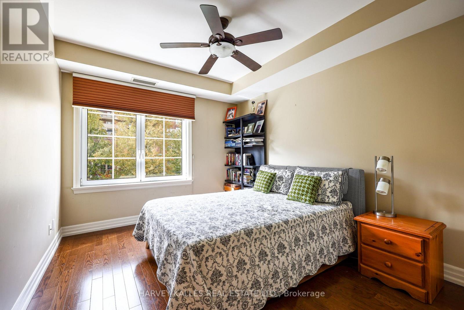 TH9 - 21 BURKEBROOK PLACE