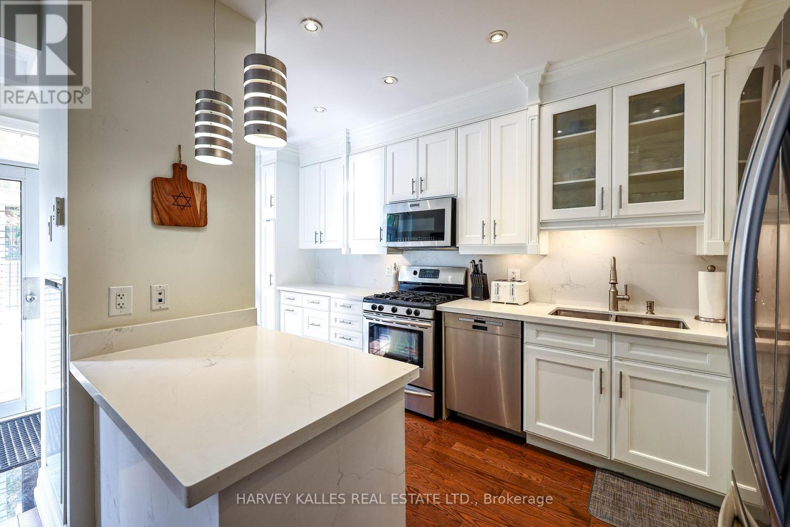 TH9 - 21 BURKEBROOK PLACE