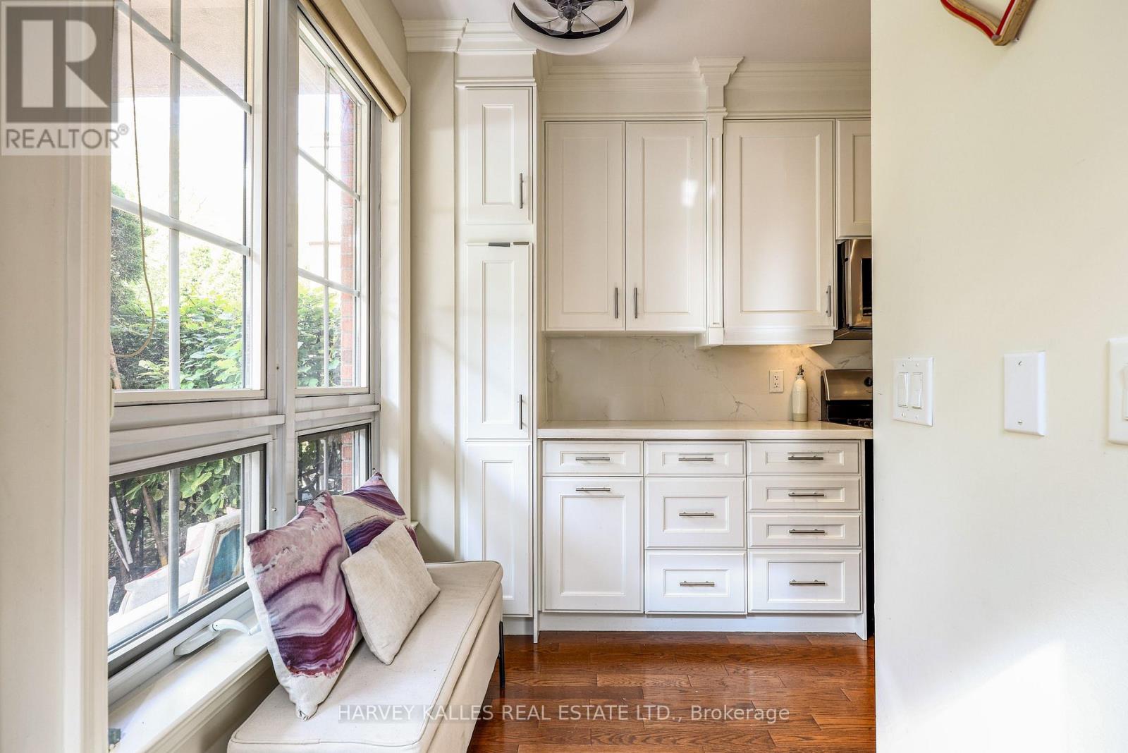 TH9 - 21 BURKEBROOK PLACE