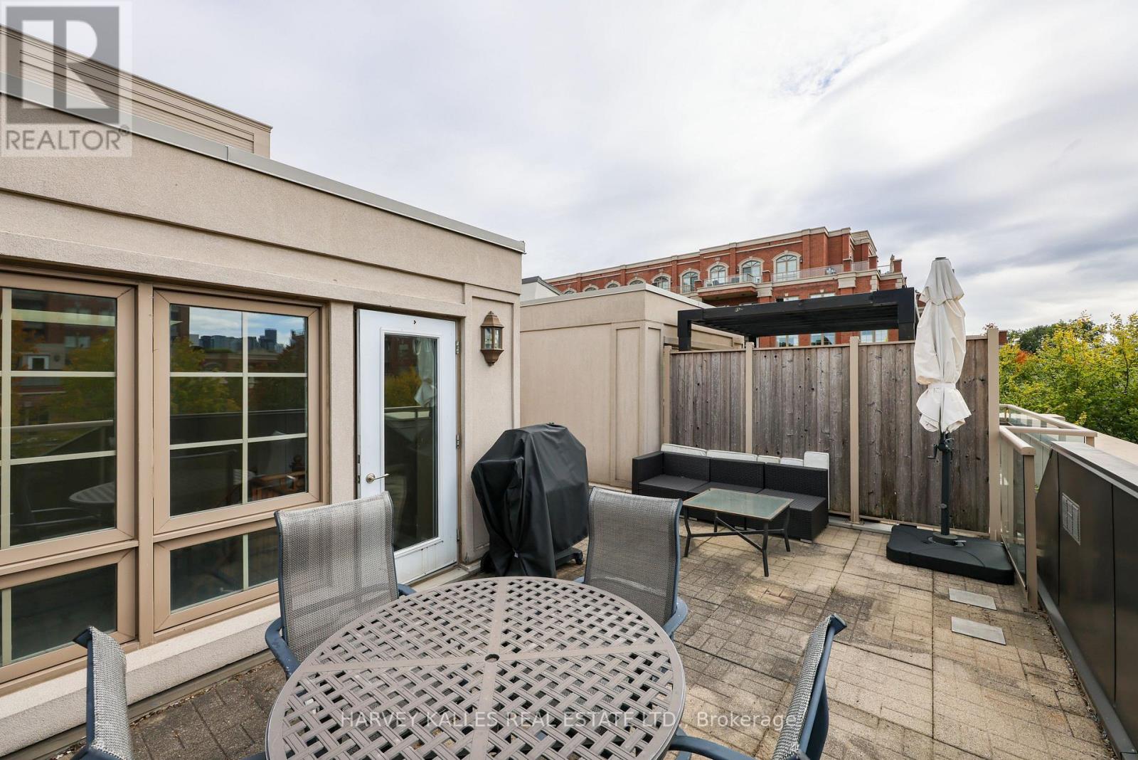 TH9 - 21 BURKEBROOK PLACE