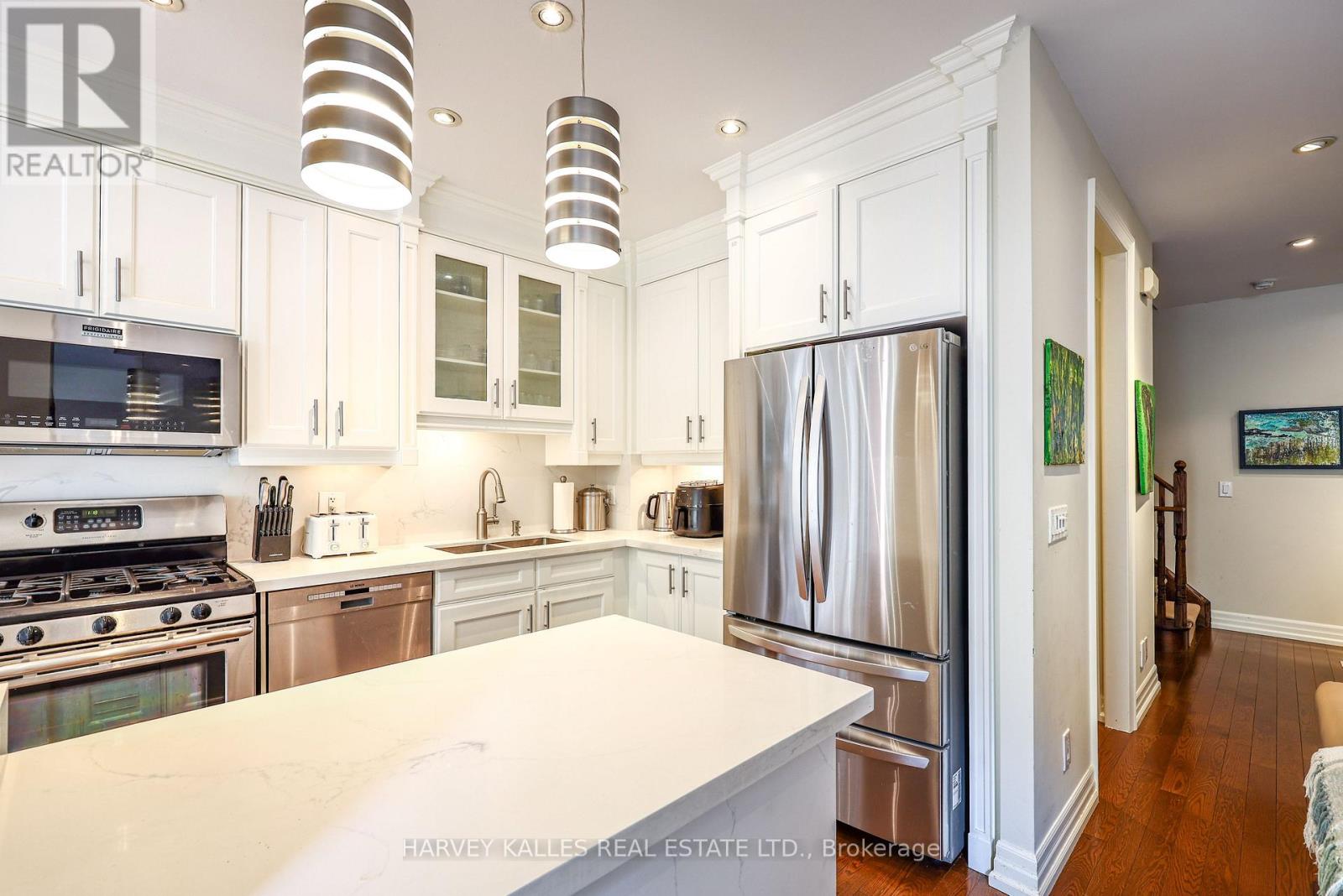 TH9 - 21 BURKEBROOK PLACE