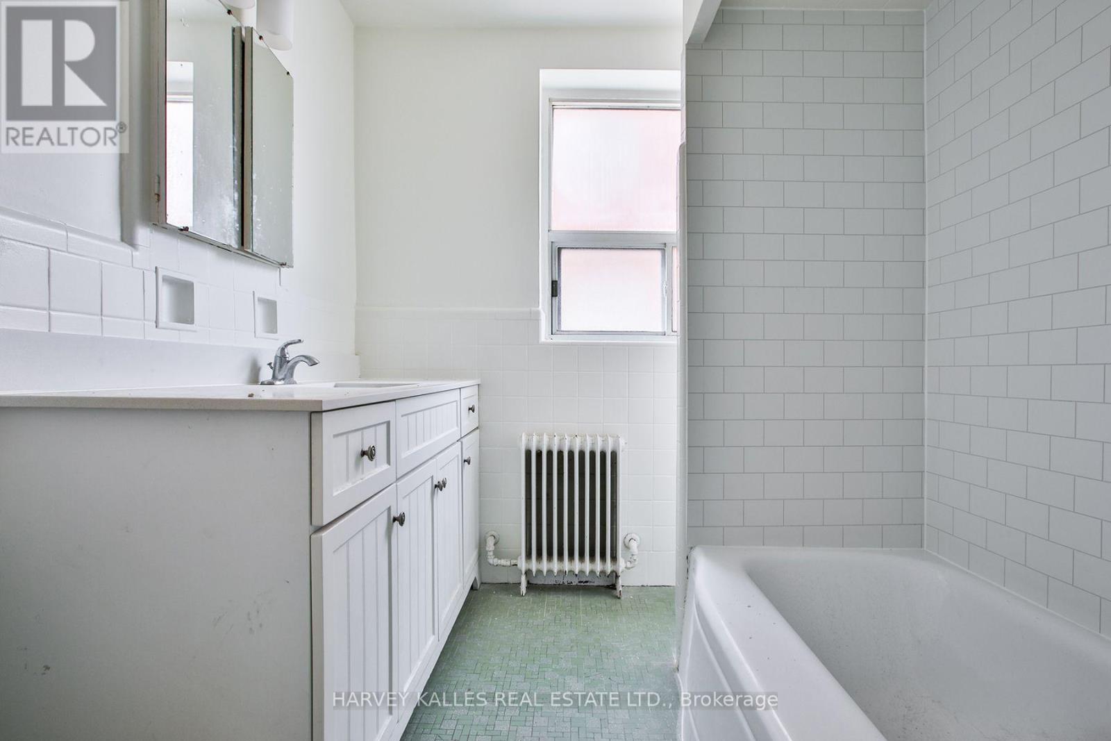 2 - 28 FRASERWOOD AVENUE
