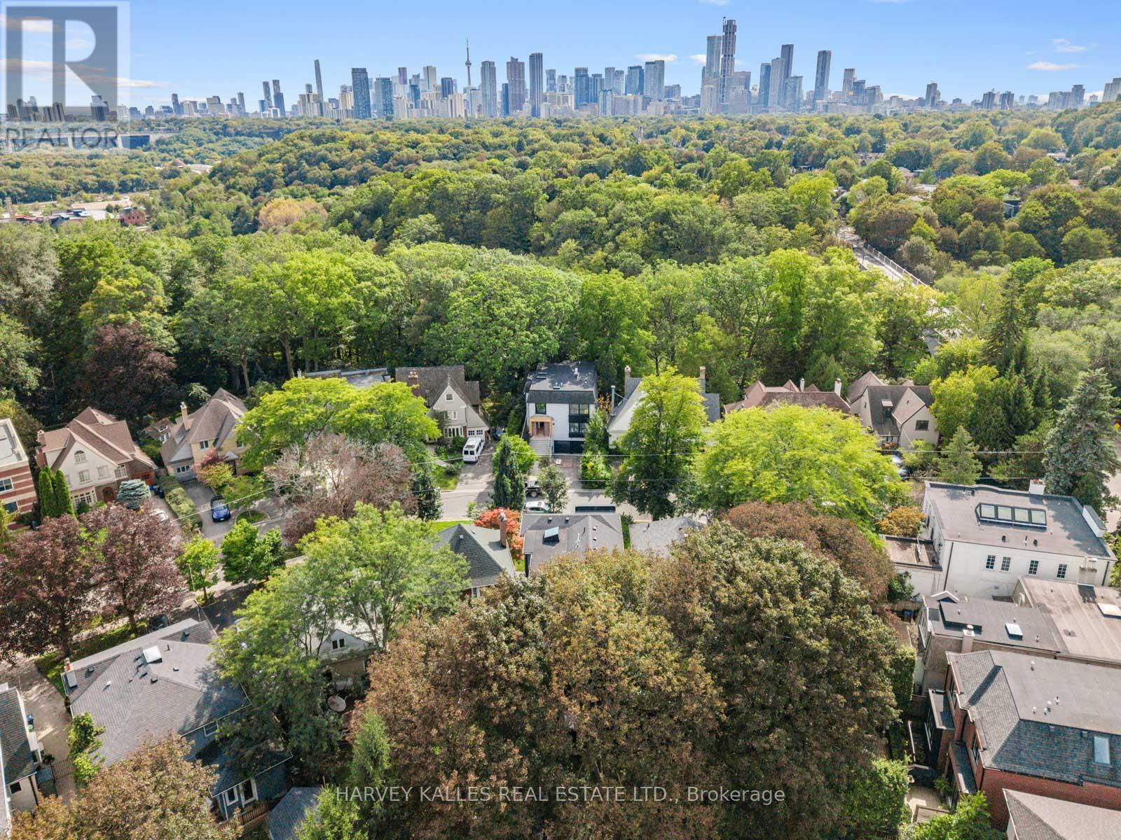 4 DOUGLAS CRESCENT