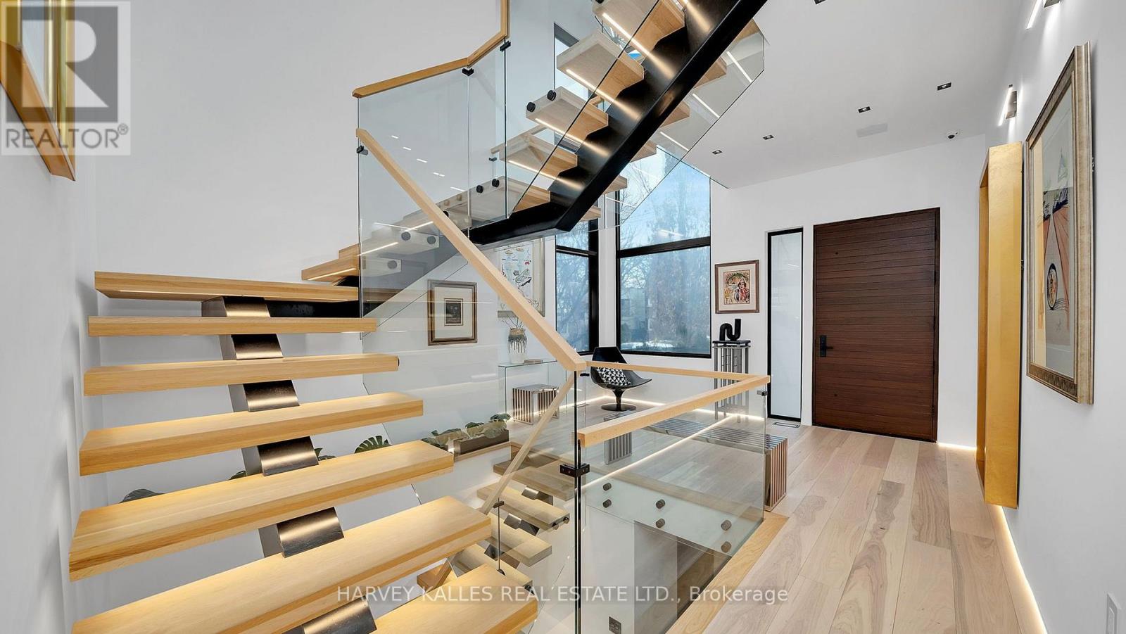 4 DOUGLAS CRESCENT