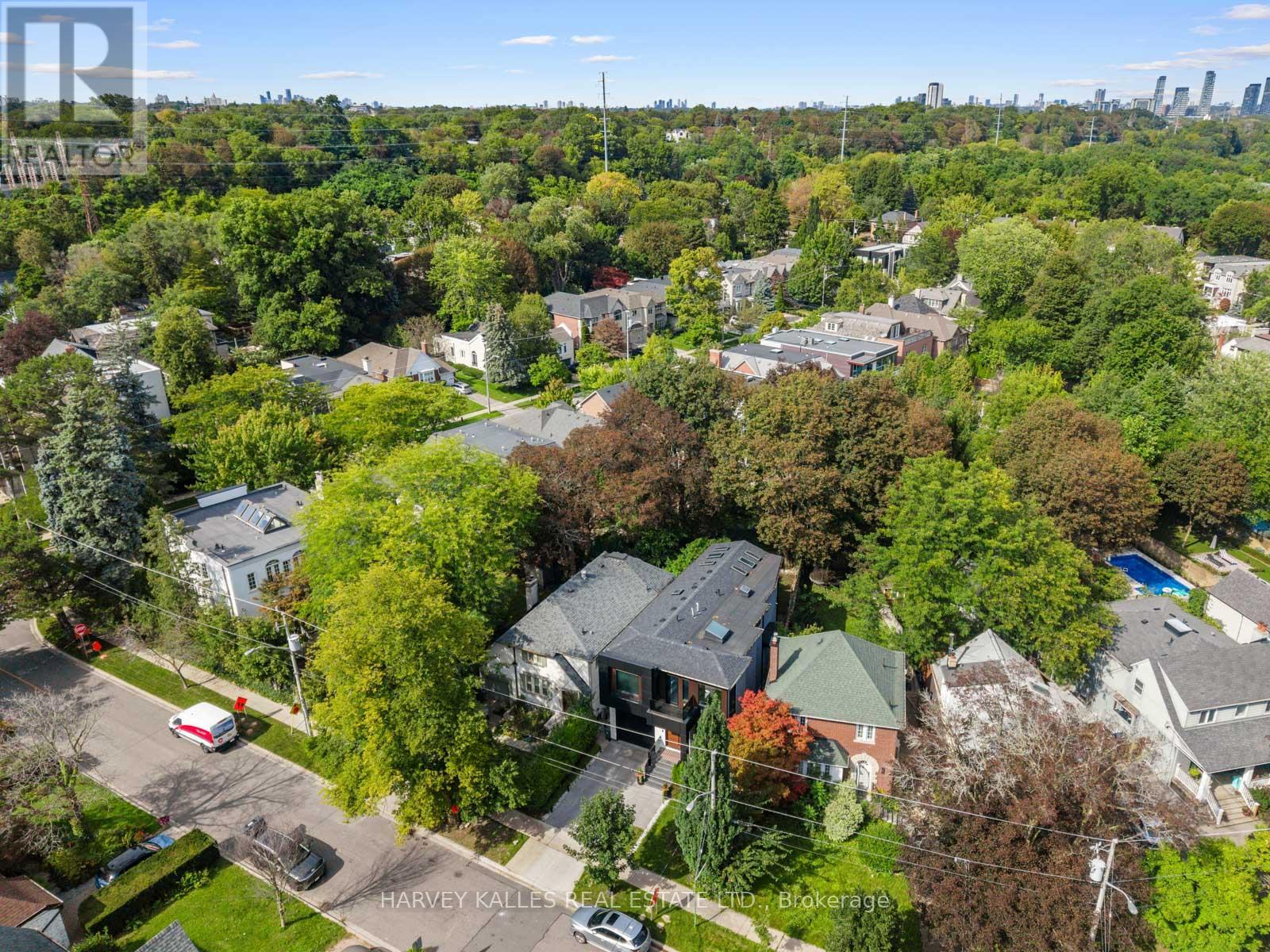 4 DOUGLAS CRESCENT
