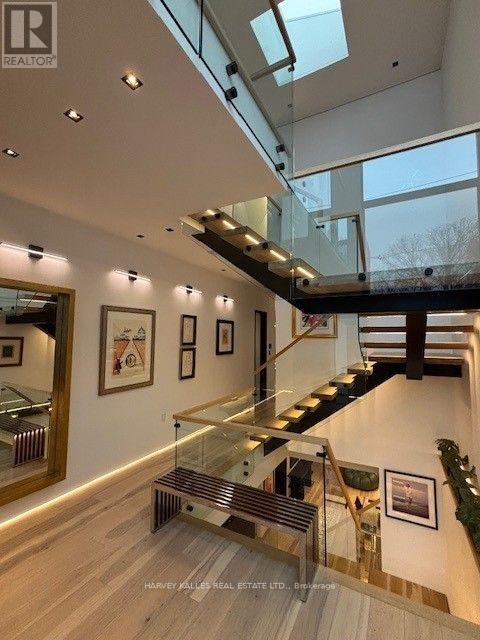 4 DOUGLAS CRESCENT