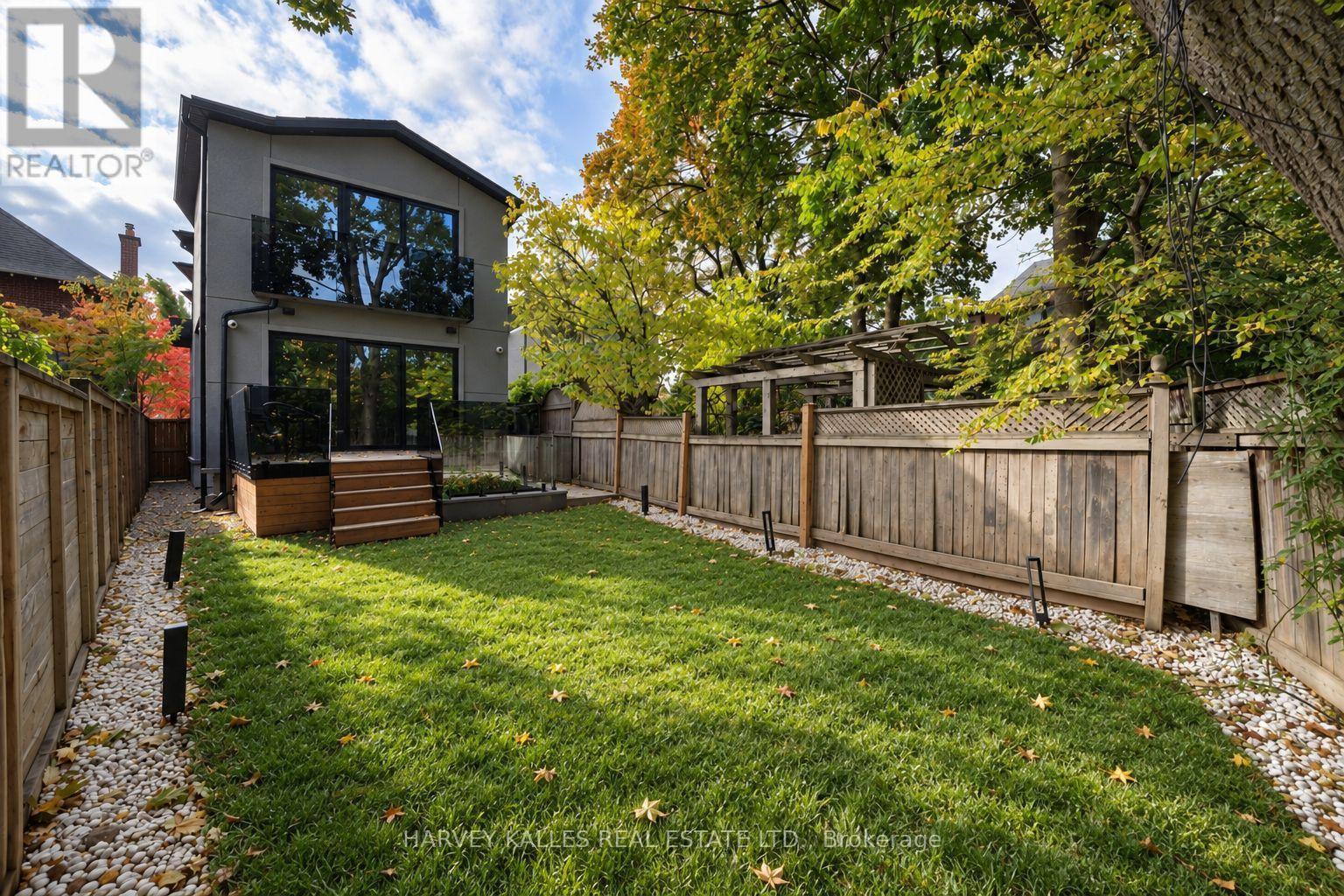 4 DOUGLAS CRESCENT