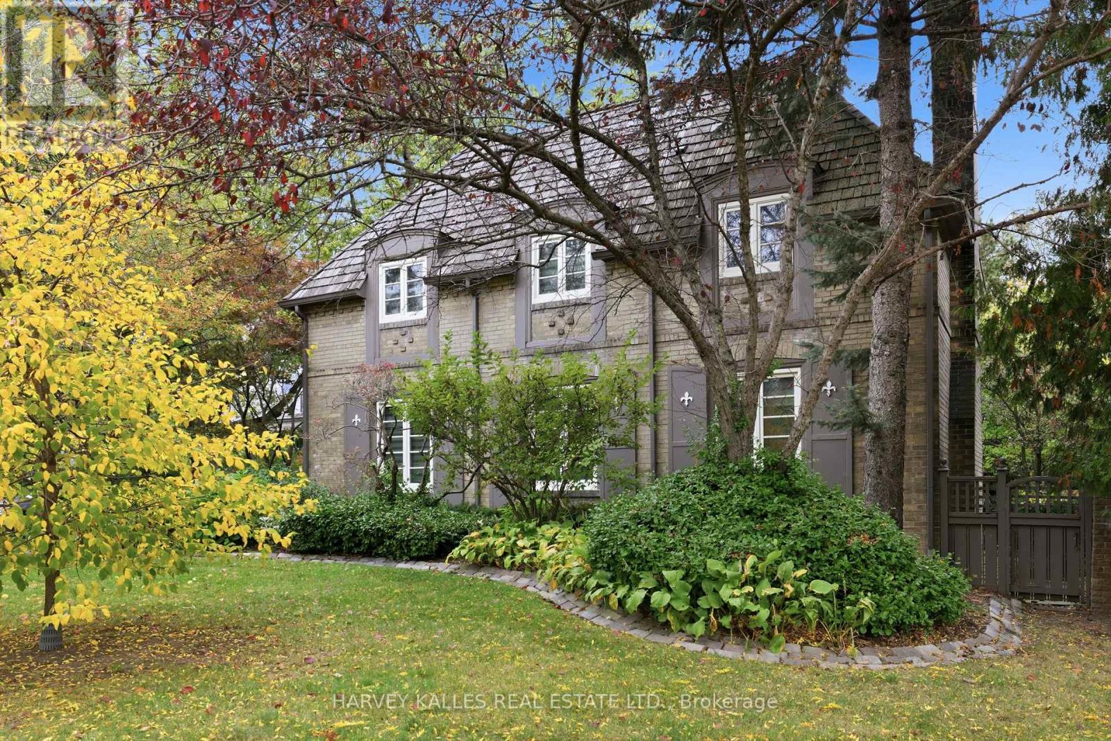 148 STRATHALLAN BOULEVARD