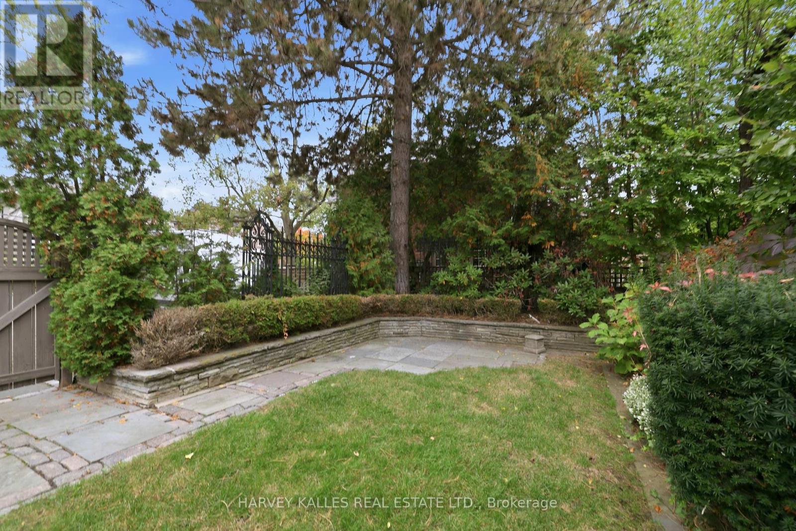 148 STRATHALLAN BOULEVARD