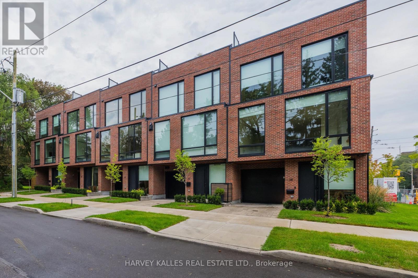 32 EVERGREEN GARDENS