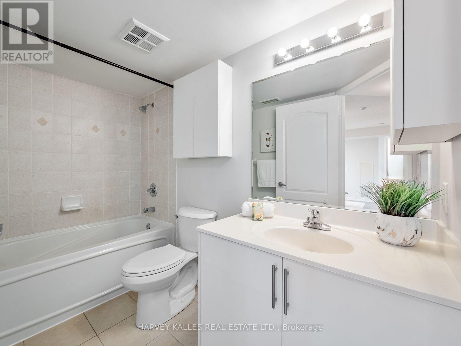 1814 - 17 BARBERRY PLACE Unit: 1814