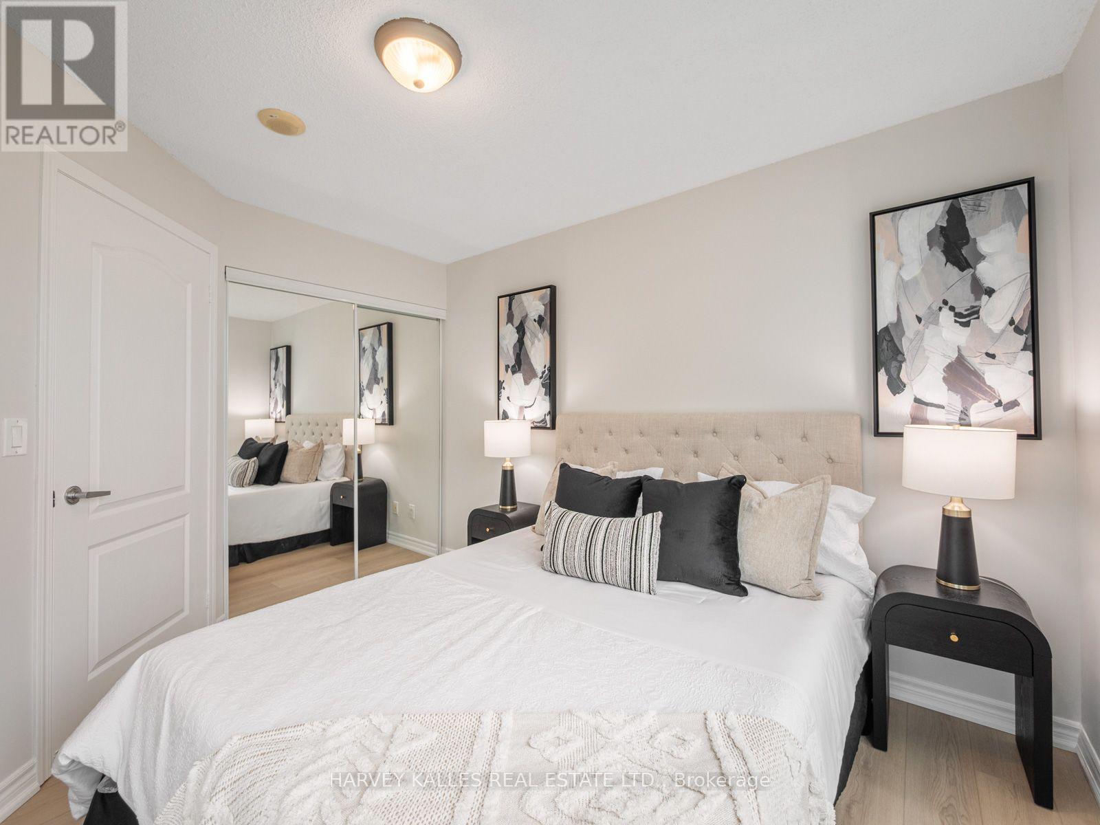 1814 - 17 BARBERRY PLACE Unit: 1814