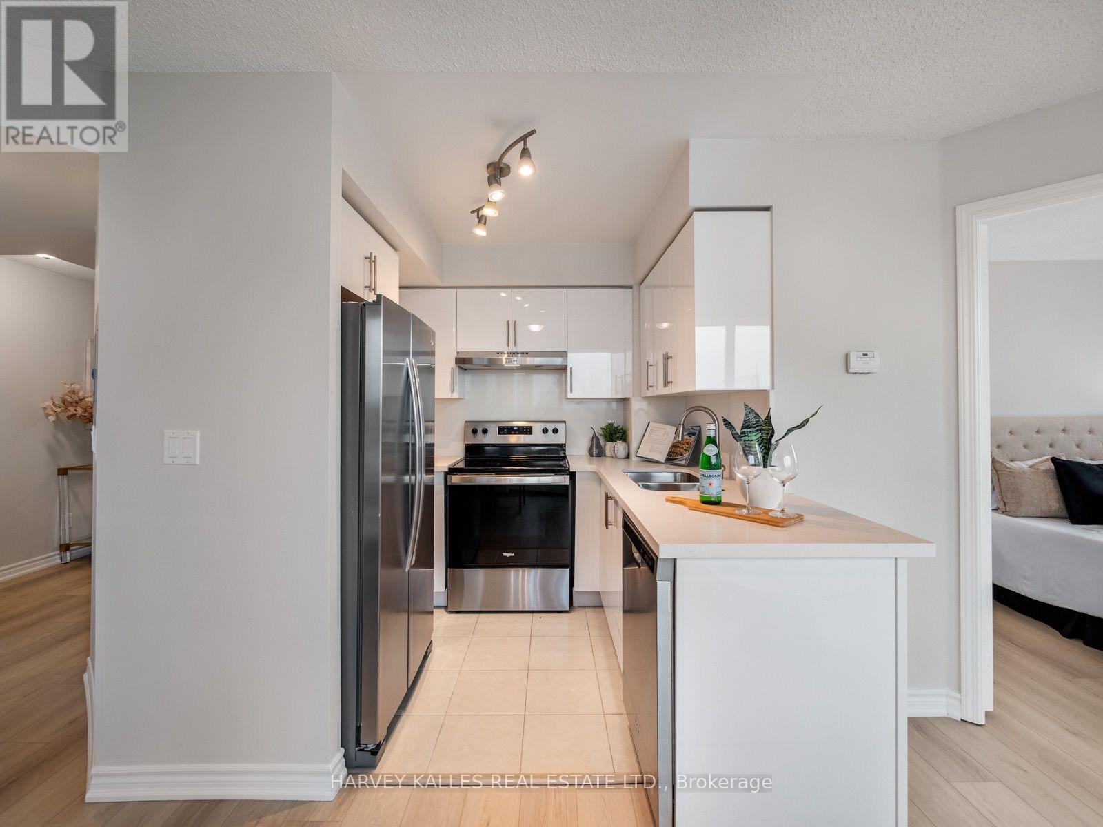 1814 - 17 BARBERRY PLACE Unit: 1814