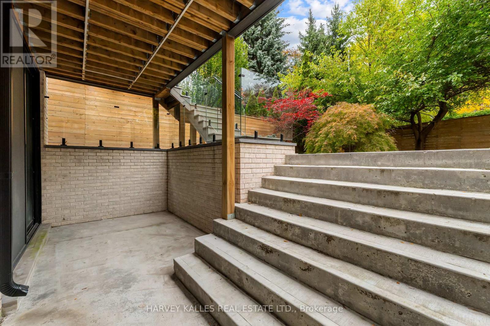 33 SAINT HILDA'S AVENUE
