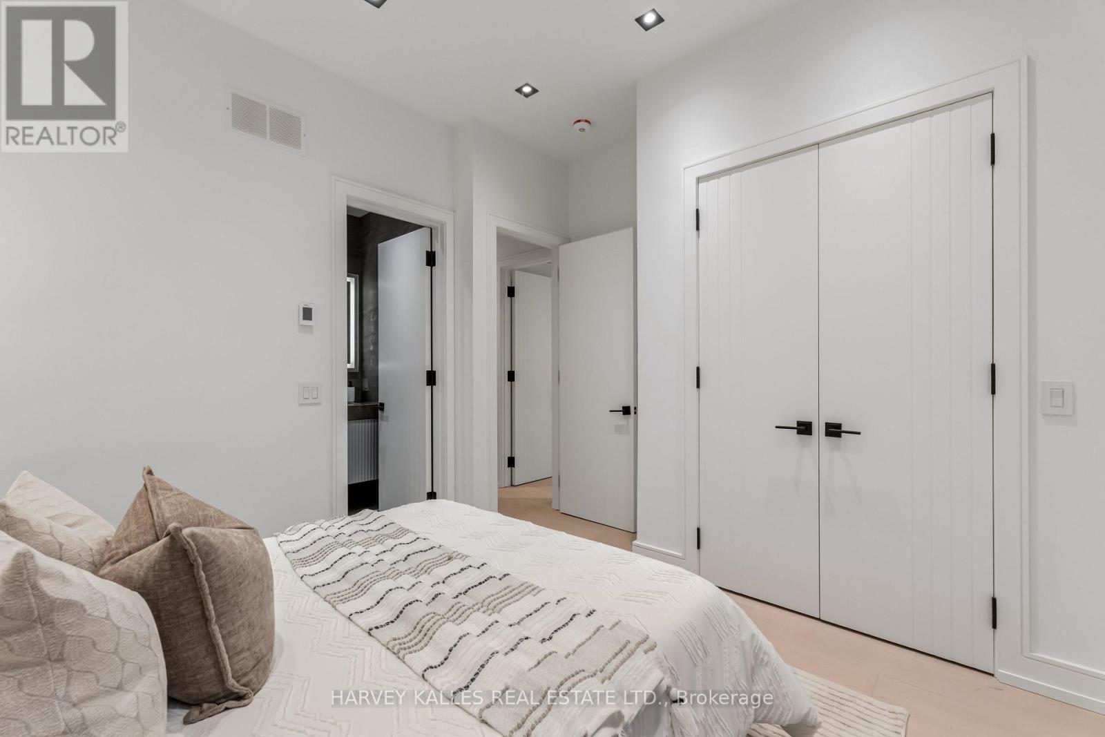 33 SAINT HILDA'S AVENUE