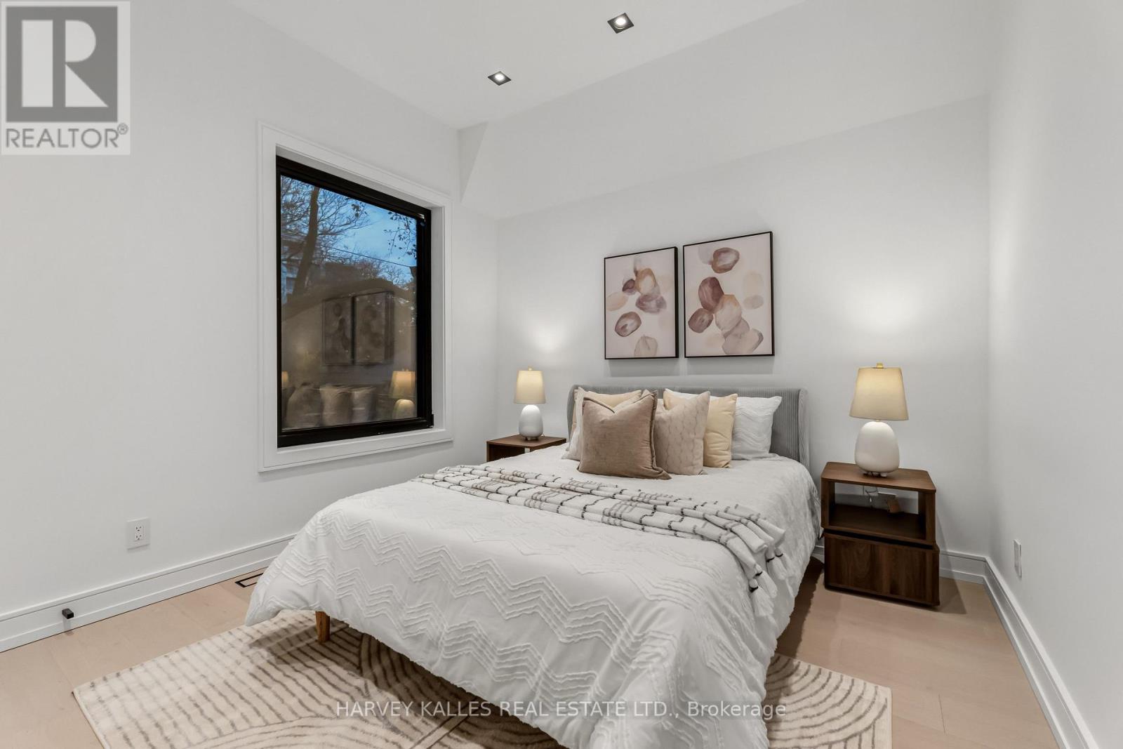 33 SAINT HILDA'S AVENUE