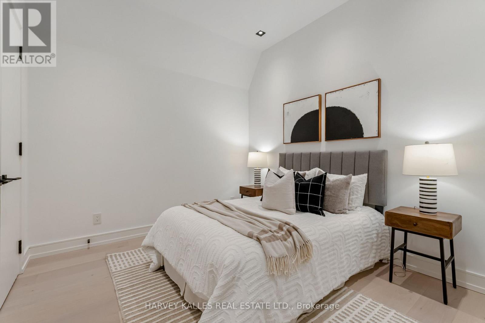 33 SAINT HILDA'S AVENUE