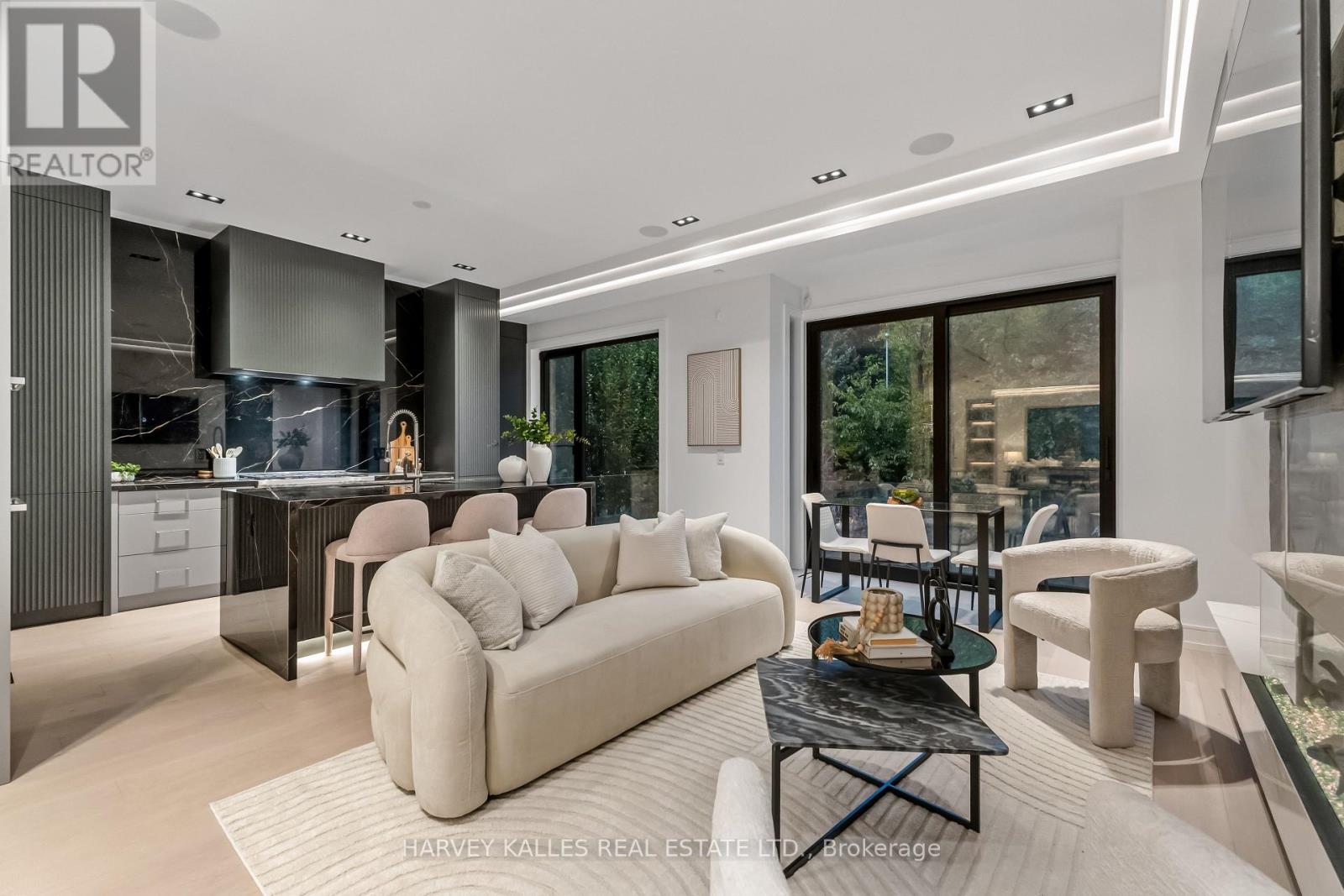 33 SAINT HILDA'S AVENUE