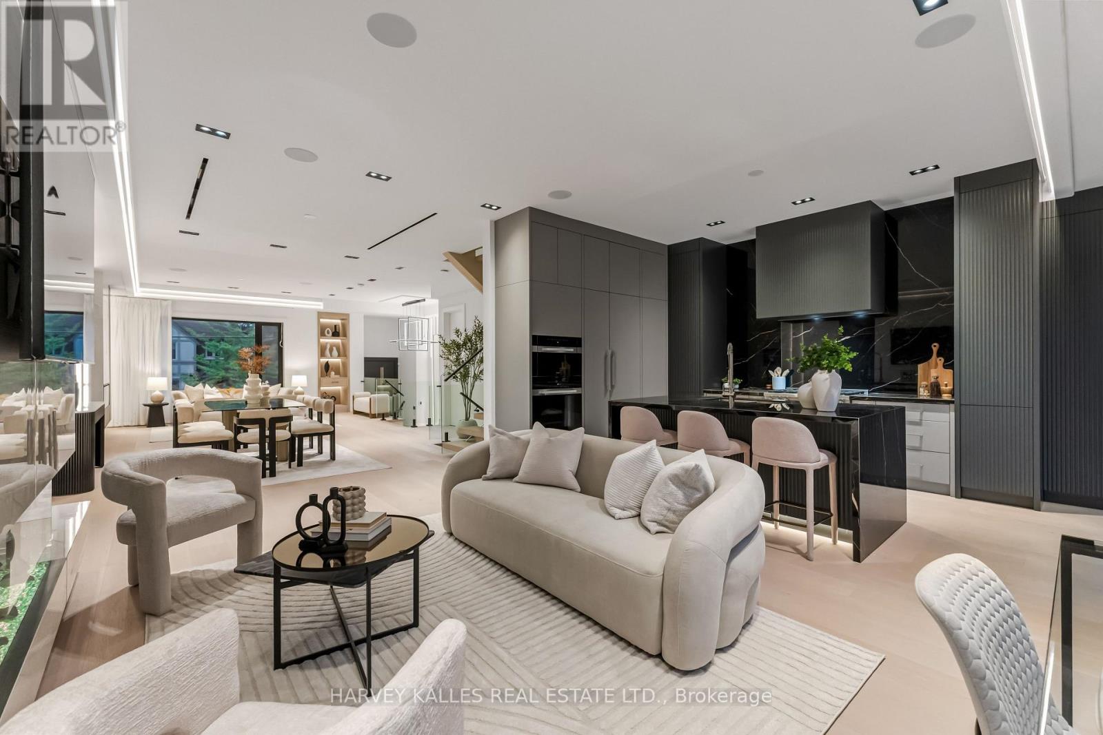 33 SAINT HILDA'S AVENUE