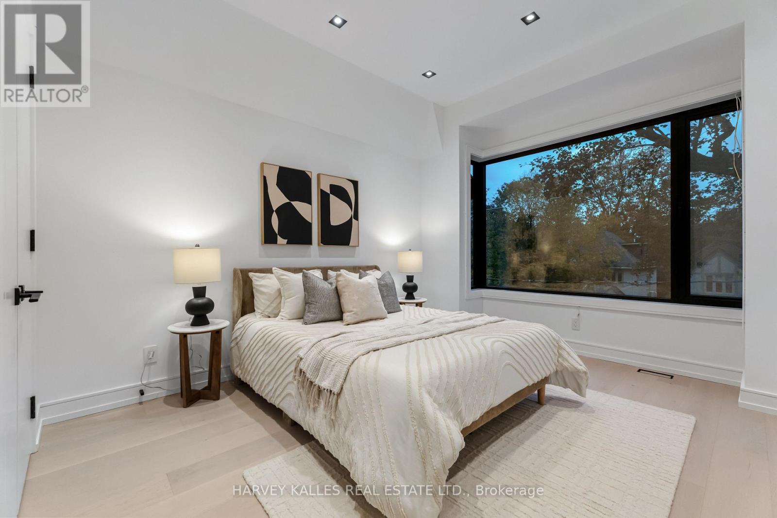 33 SAINT HILDA'S AVENUE