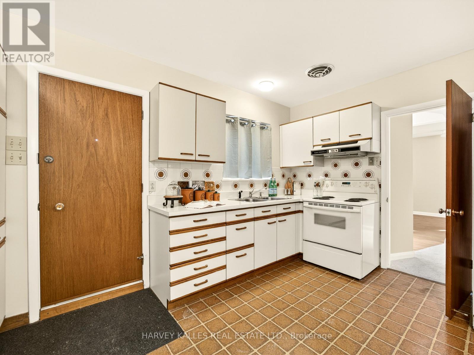 12 LADYSBRIDGE DRIVE