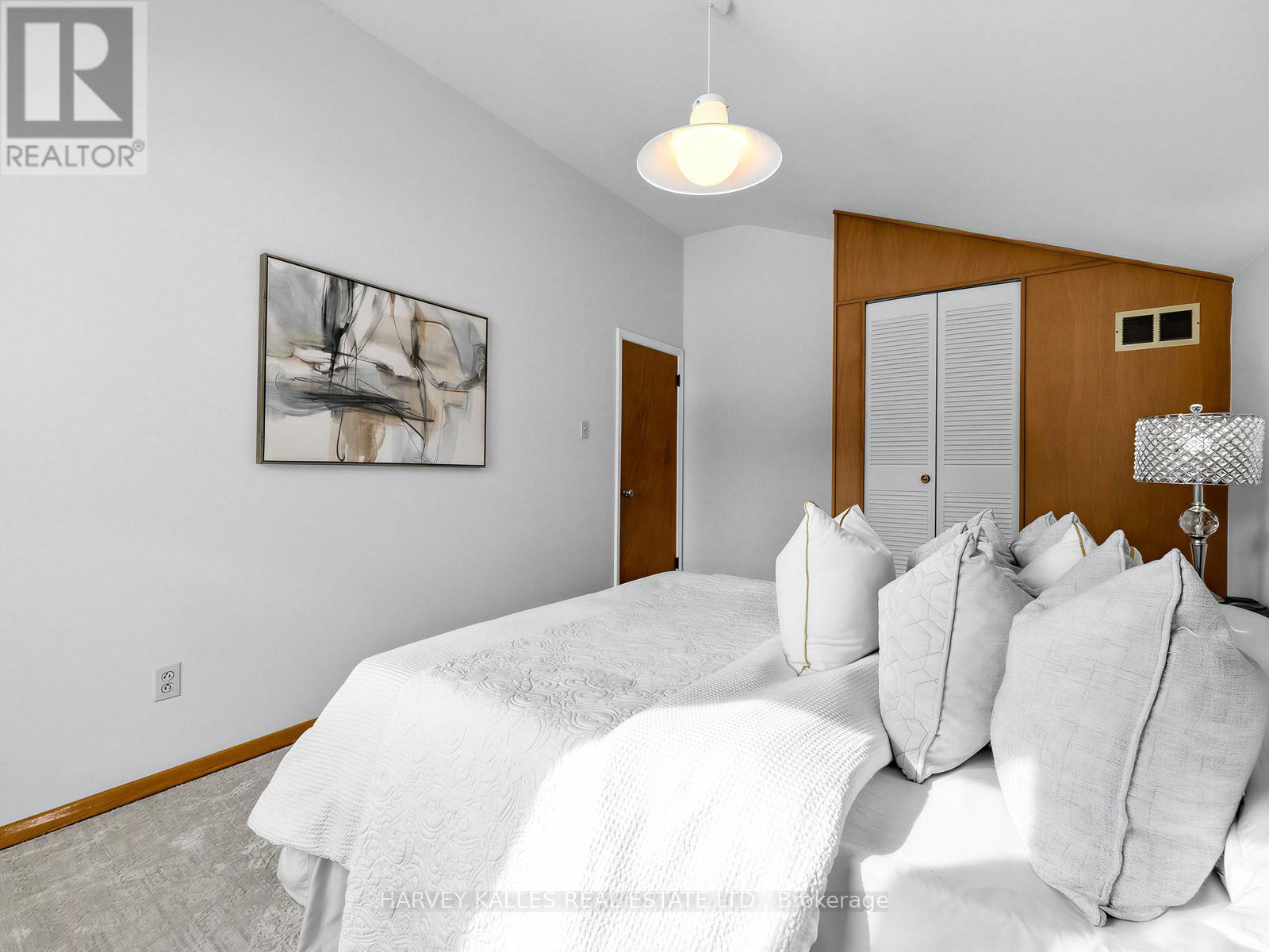 12 LADYSBRIDGE DRIVE