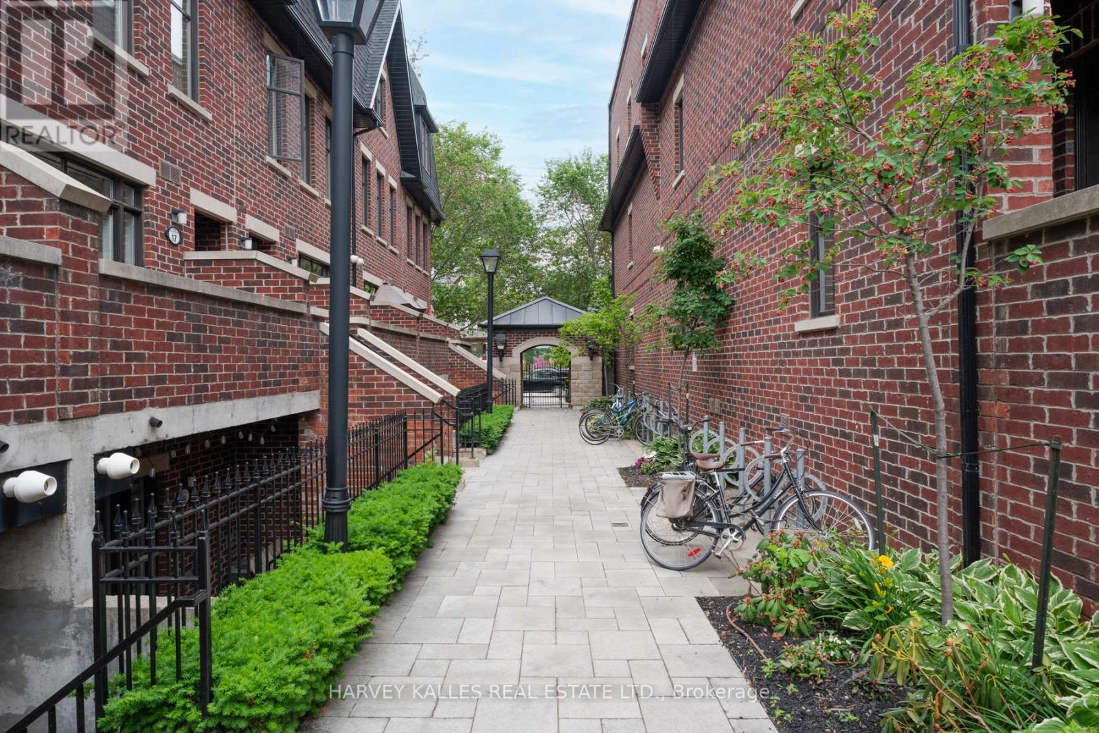 45 - 140 BROADVIEW AVENUE