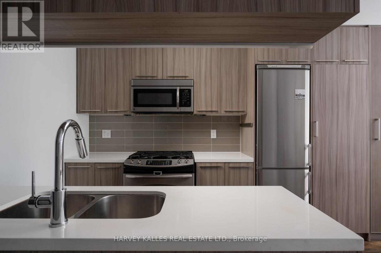 45 - 140 BROADVIEW AVENUE