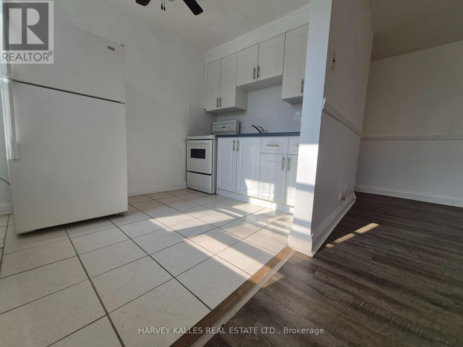 6 - 330 CHISHOLM AVENUE