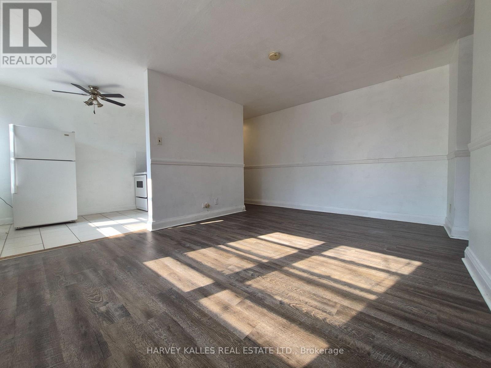 6 - 330 CHISHOLM AVENUE