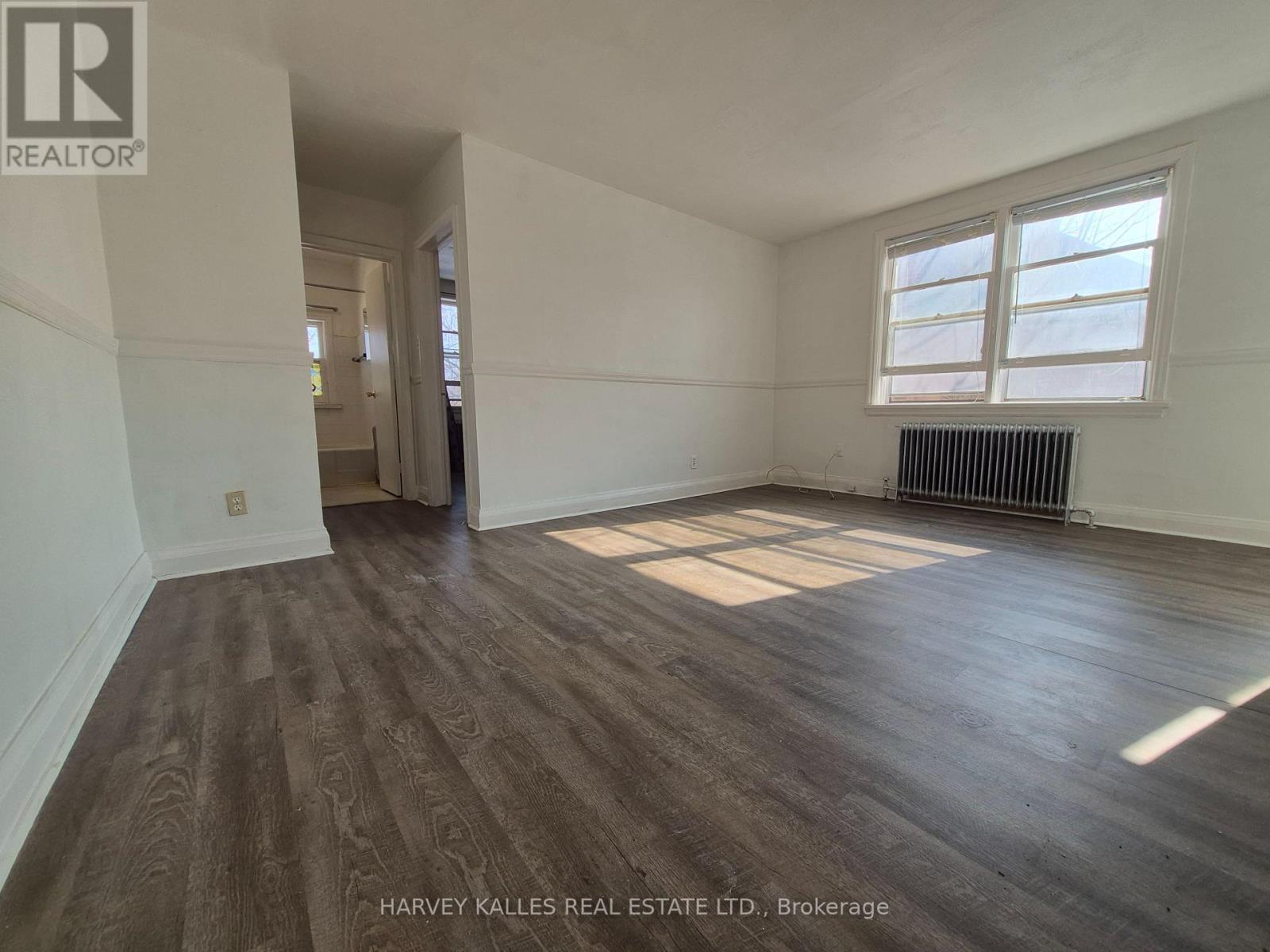 6 - 330 CHISHOLM AVENUE