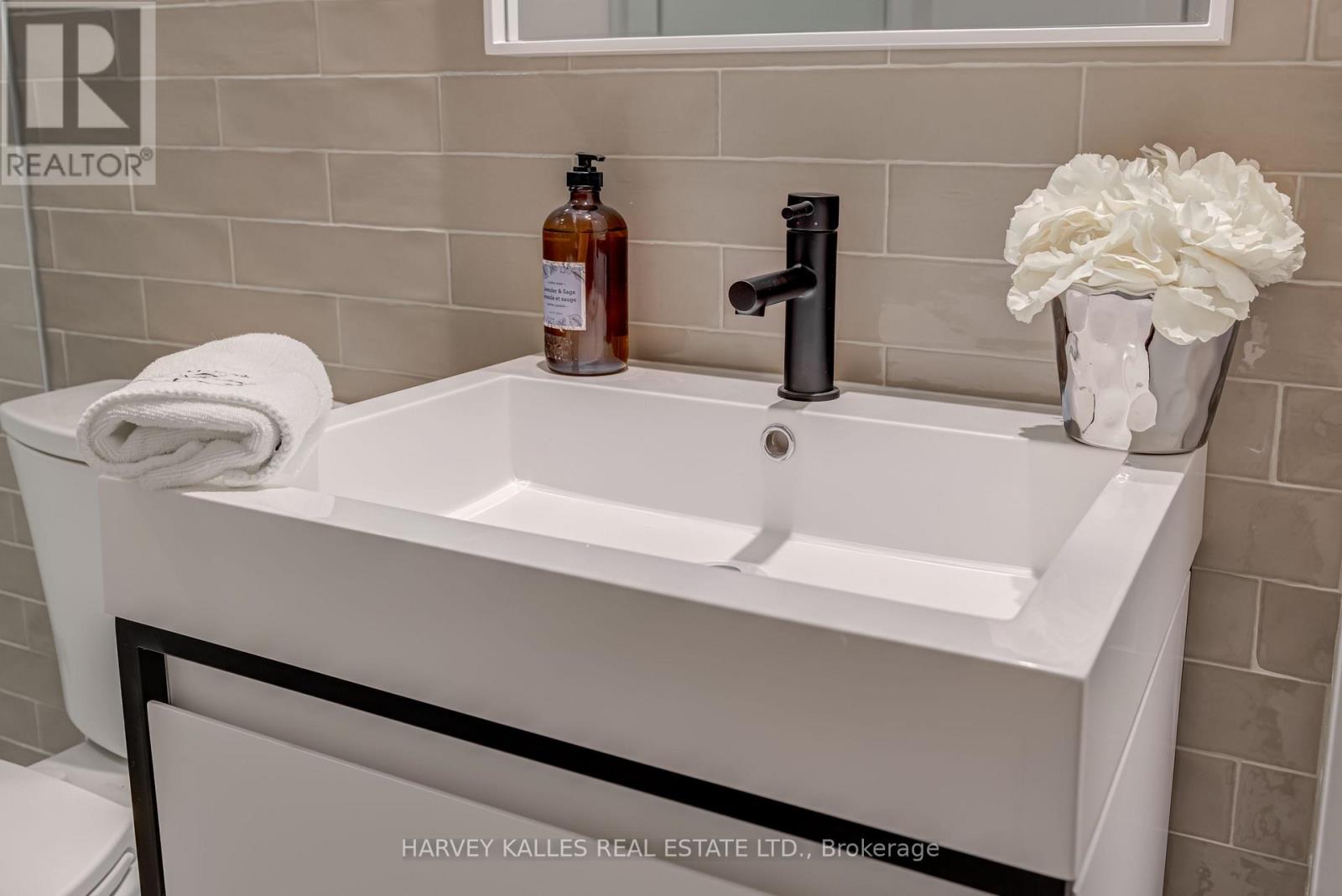 541 - 150 LOGAN AVENUE