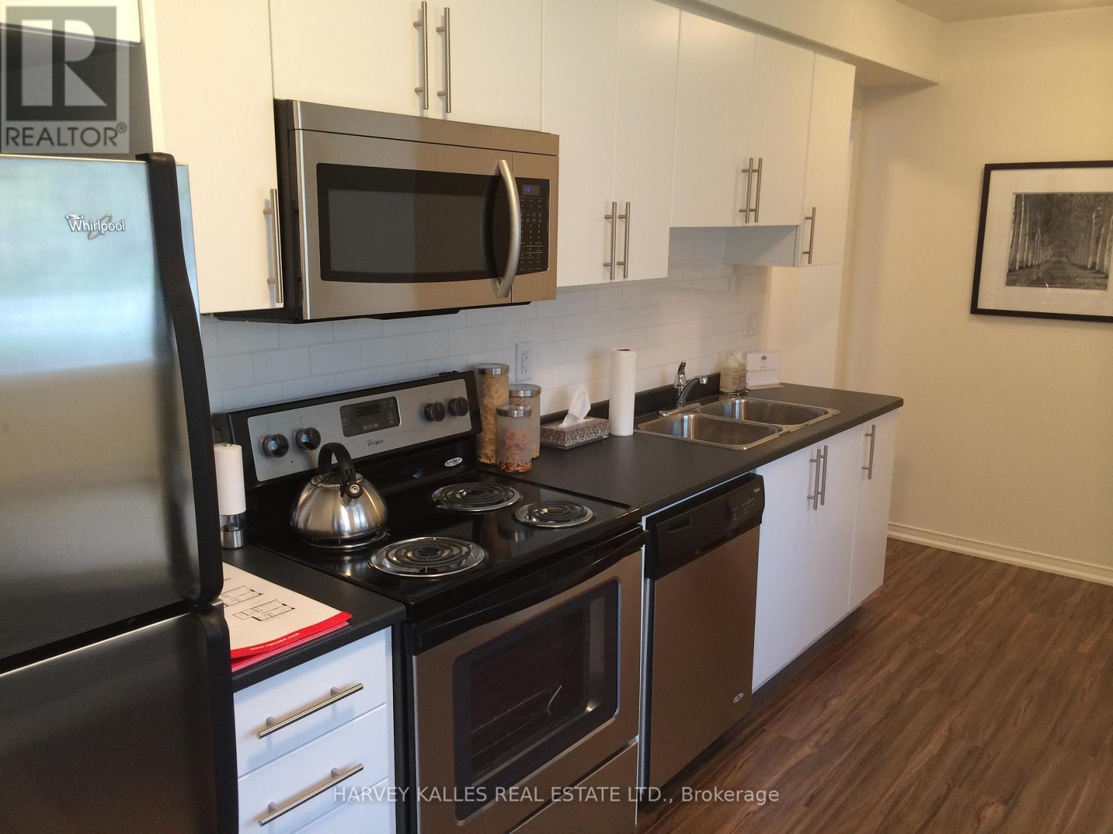 10 - 1961 VICTORIA PARK AVENUE