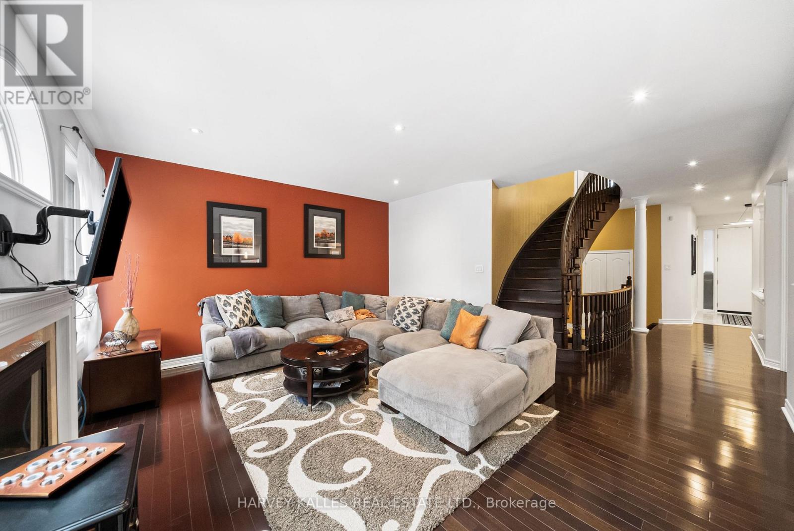 86 ROCKLAND CRESCENT