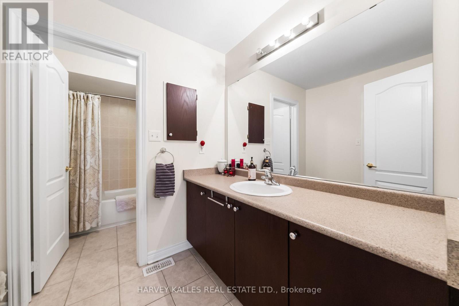 86 ROCKLAND CRESCENT