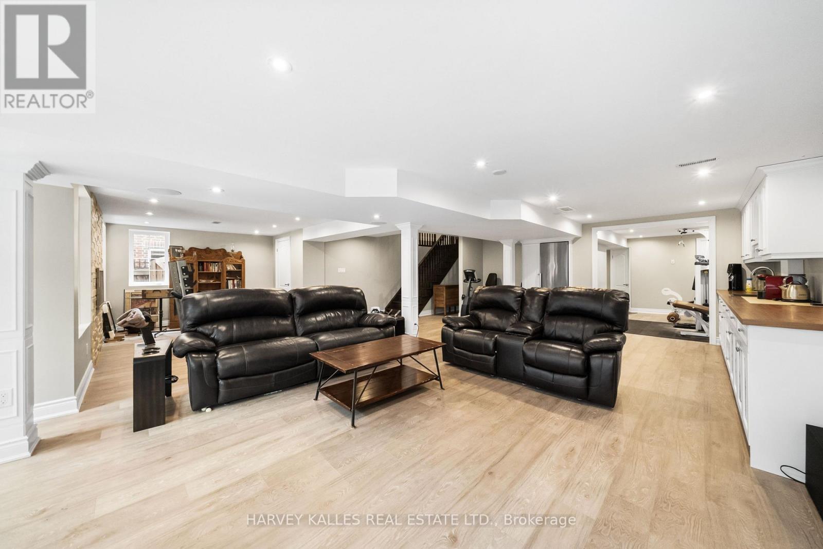 86 ROCKLAND CRESCENT