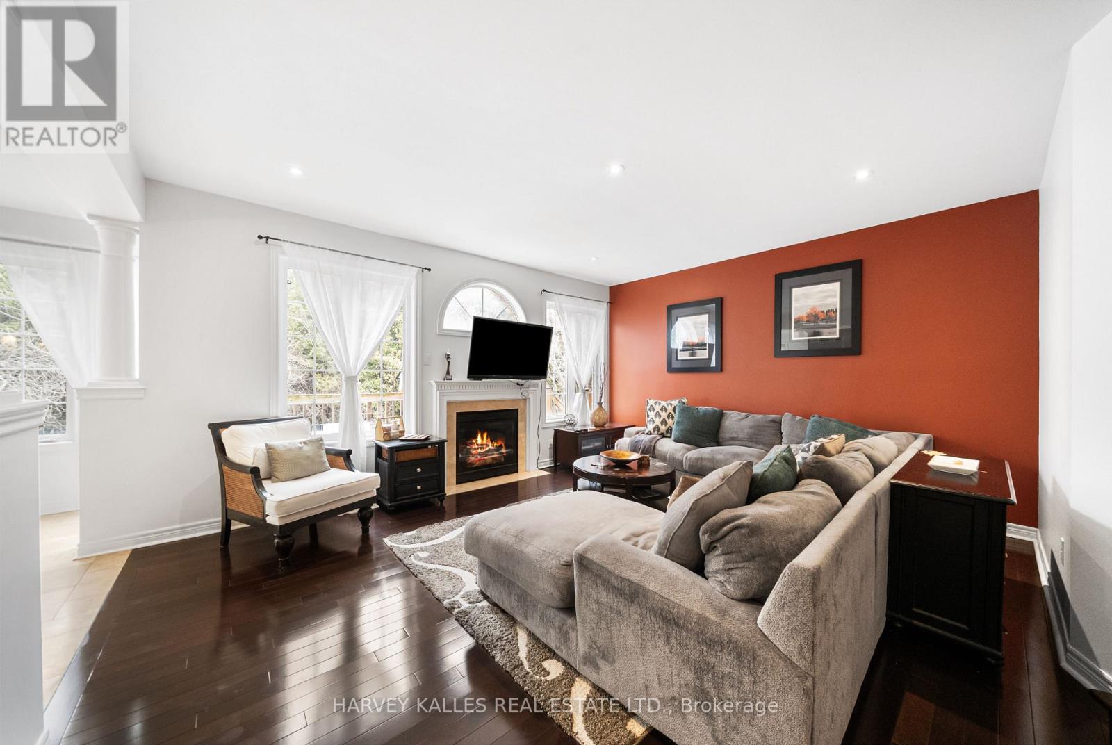 86 ROCKLAND CRESCENT