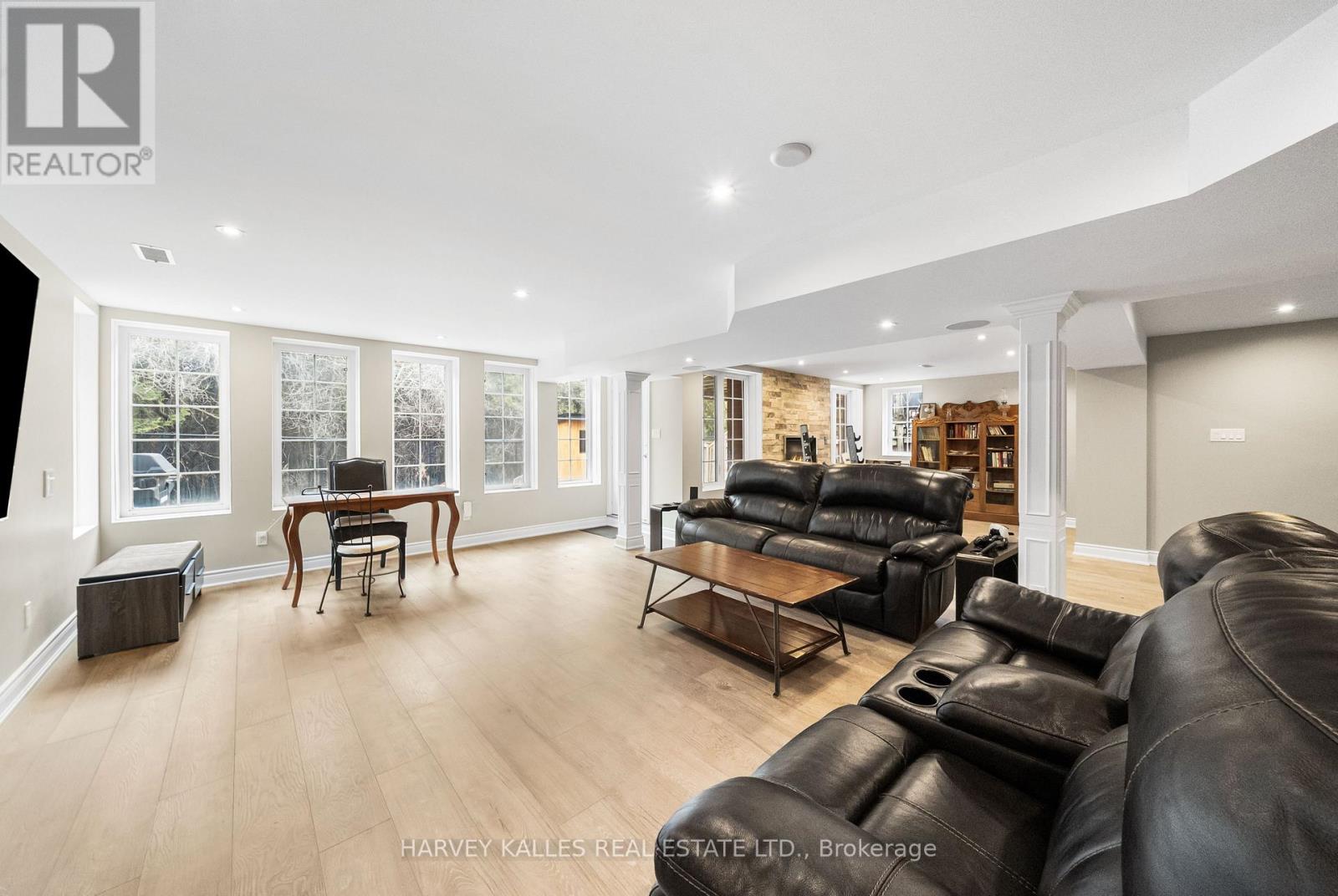 86 ROCKLAND CRESCENT