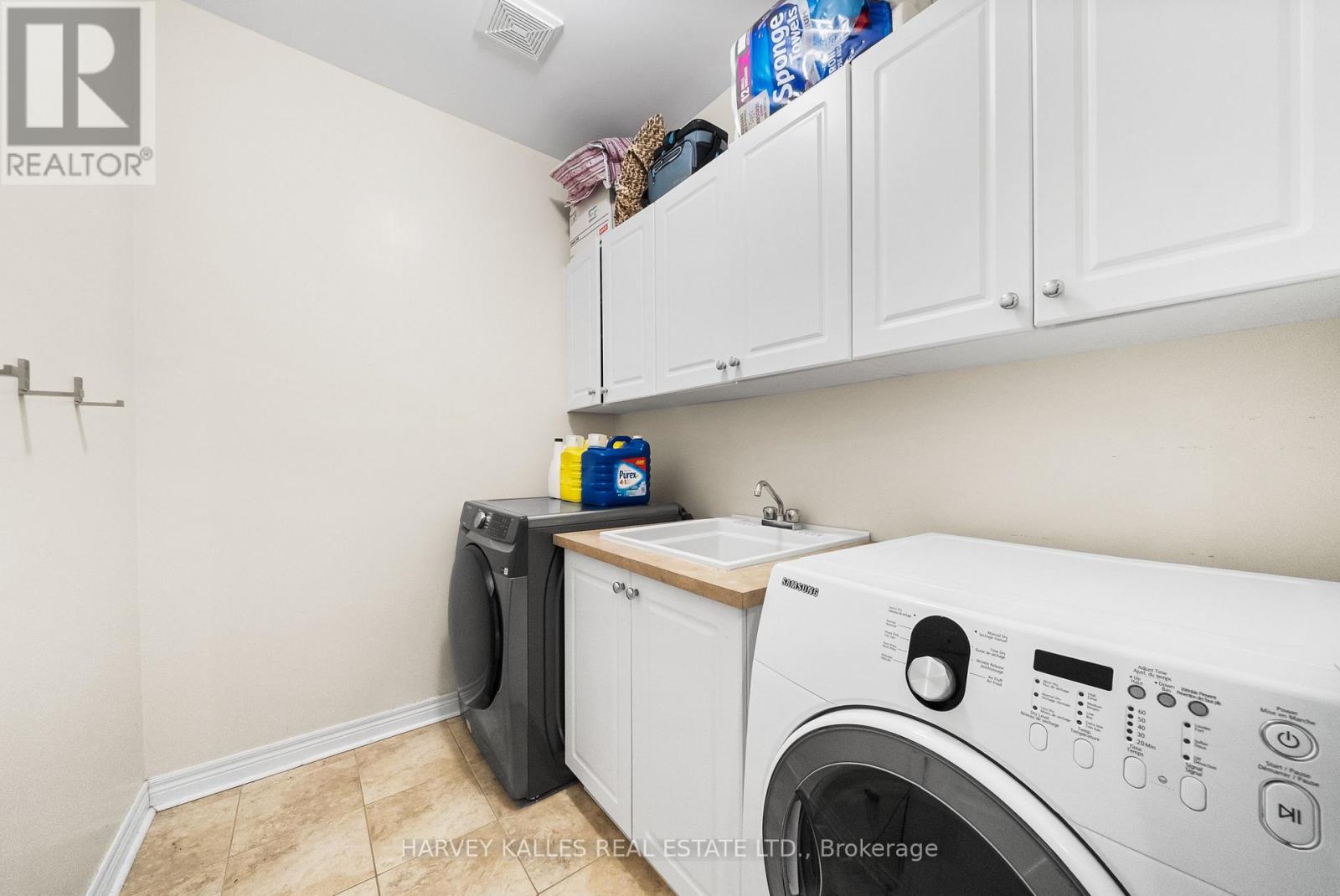 86 ROCKLAND CRESCENT