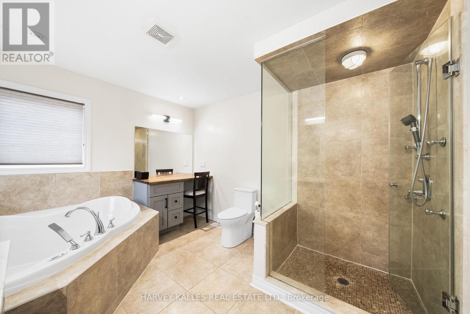 86 ROCKLAND CRESCENT