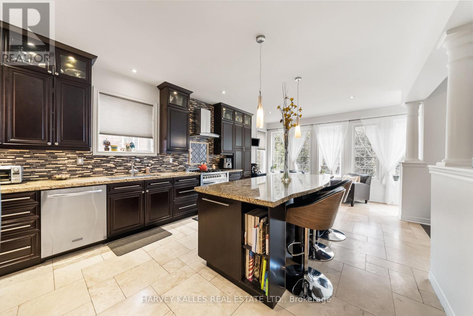 86 ROCKLAND CRESCENT