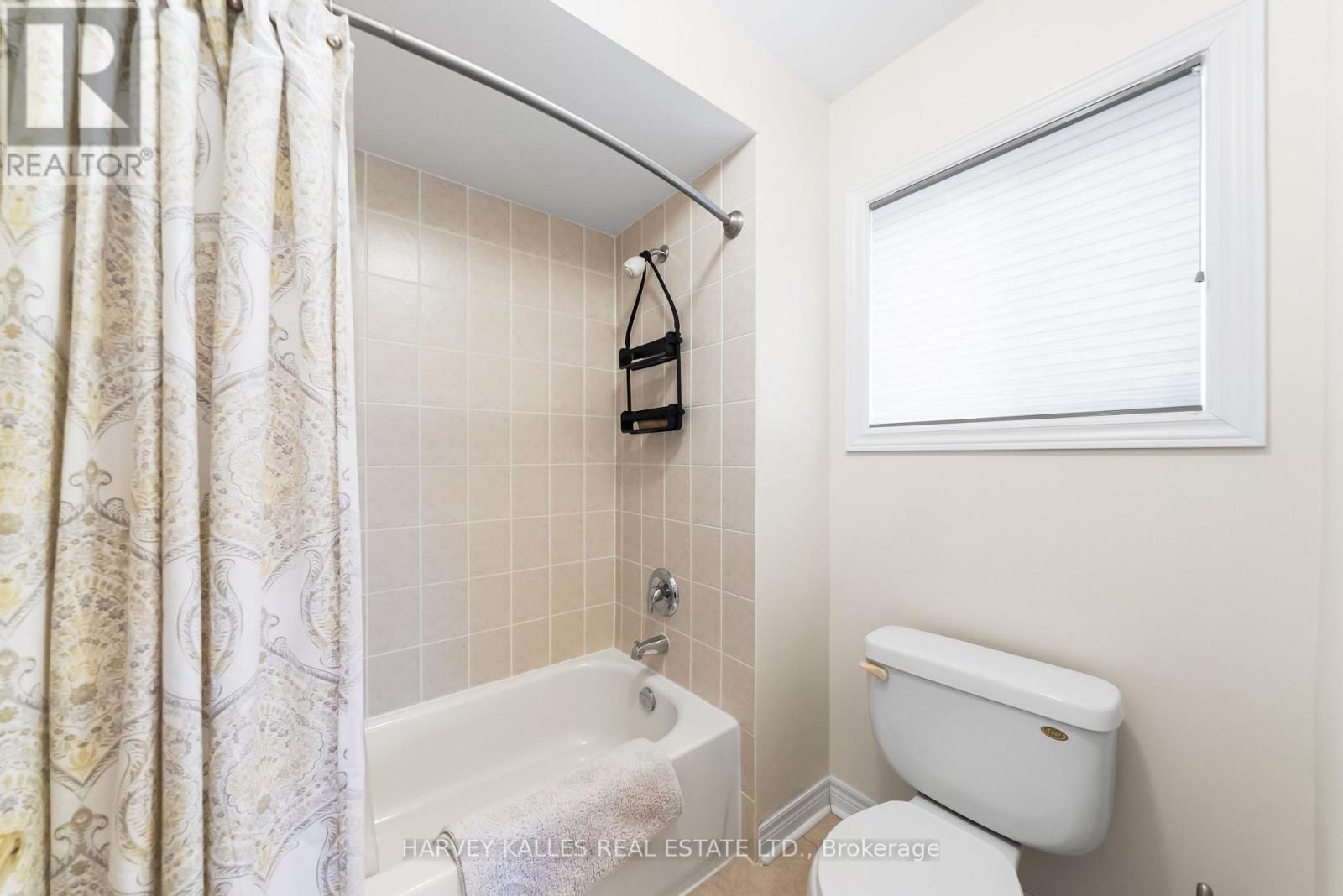 86 ROCKLAND CRESCENT