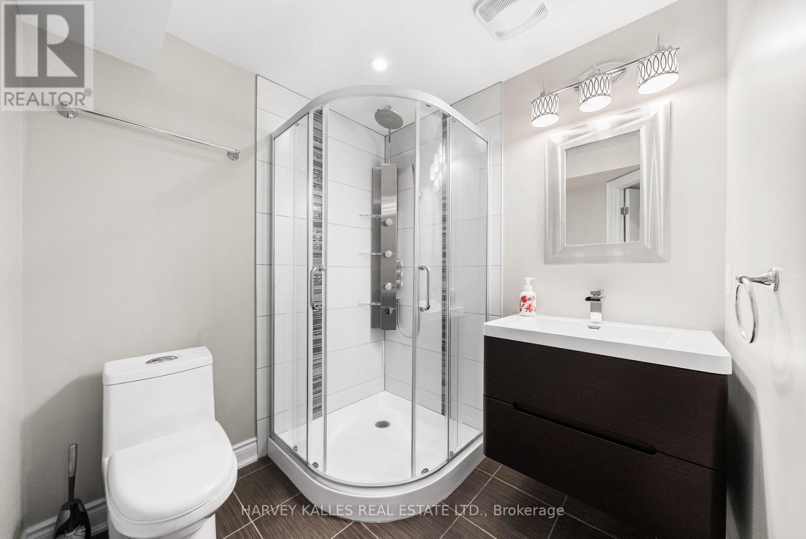 86 ROCKLAND CRESCENT