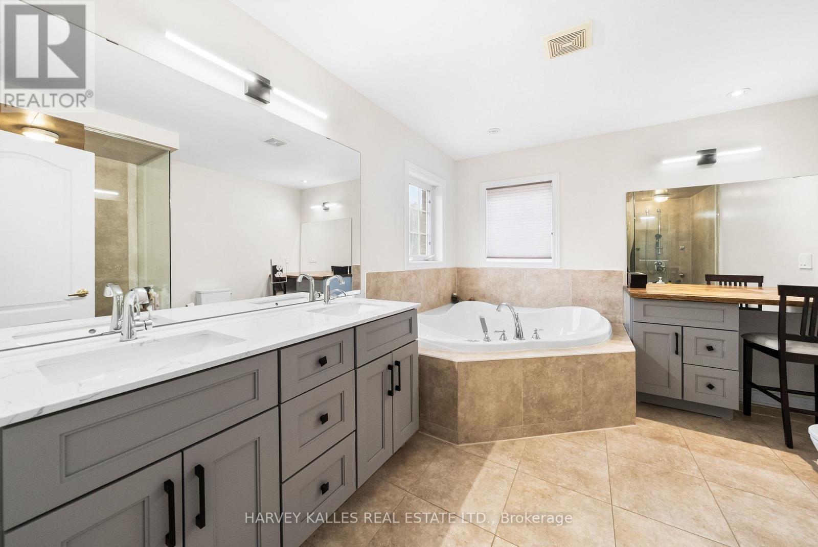 86 ROCKLAND CRESCENT