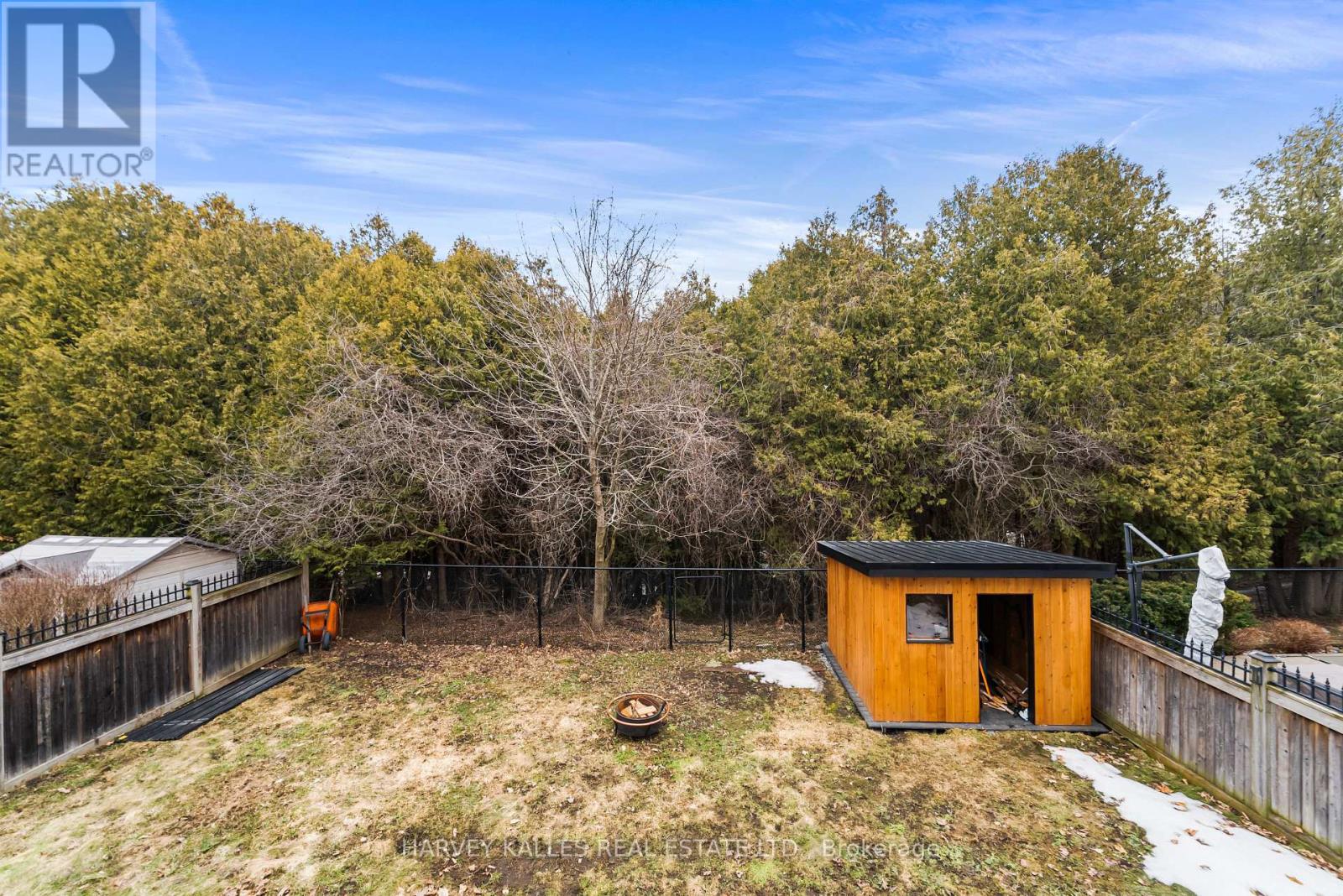 86 ROCKLAND CRESCENT