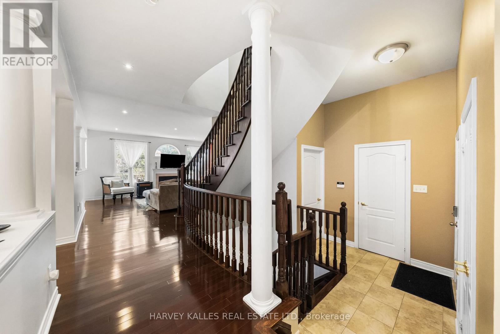 86 ROCKLAND CRESCENT