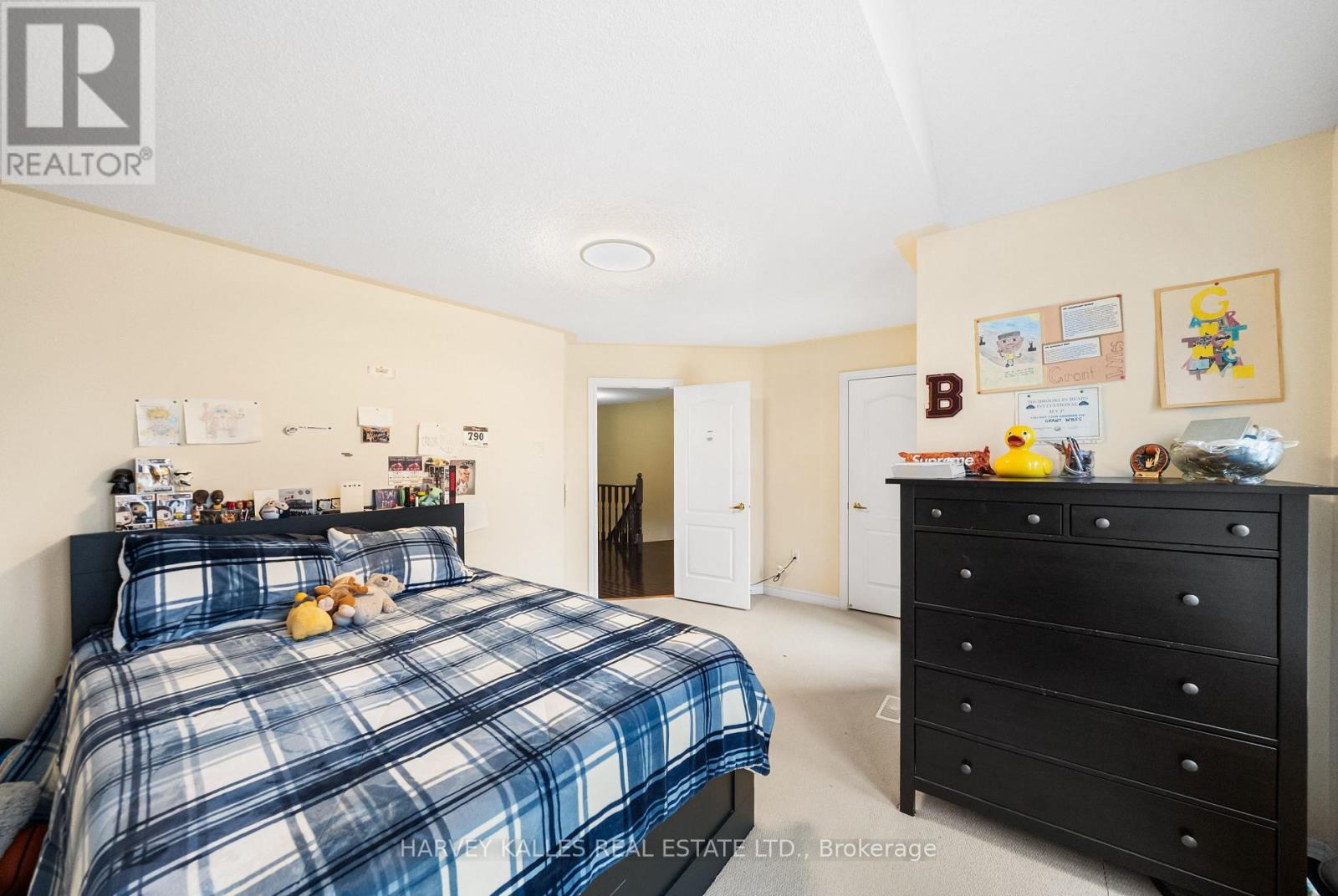 86 ROCKLAND CRESCENT