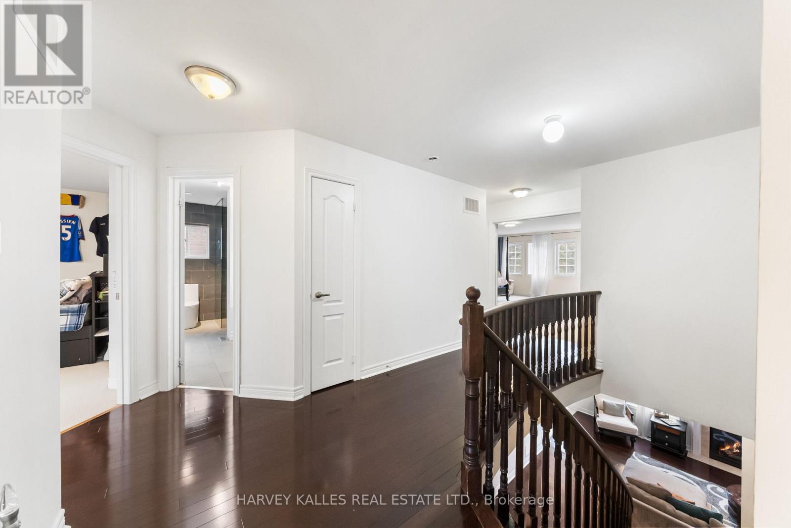 86 ROCKLAND CRESCENT